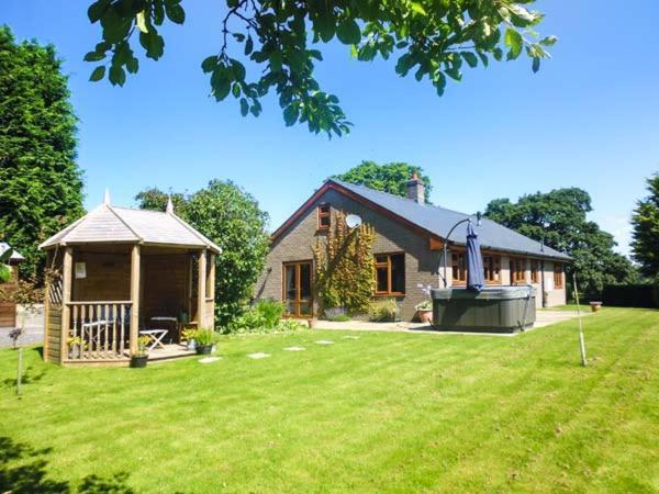 Llanbadarn Fynydd Tynddol Bungalow מראה חיצוני תמונה